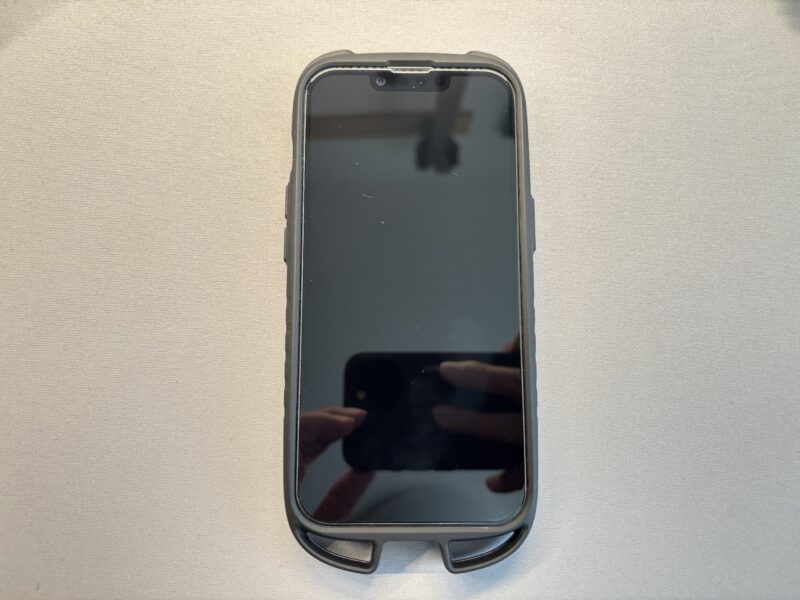 iPhone 14を装着した様子